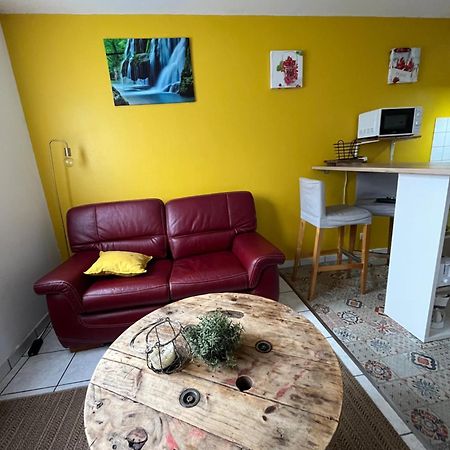 Les Salines Apartment Montmorot Екстериор снимка