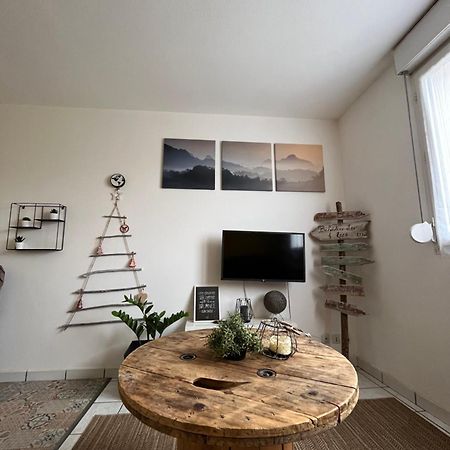 Les Salines Apartment Montmorot Екстериор снимка